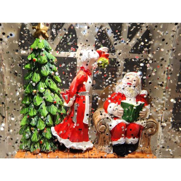 DILLARD'S Illuminated Snow House Santa Kissing Mrs Claus SEE PHOTOS AND VIDEO - Picture 8 of 16